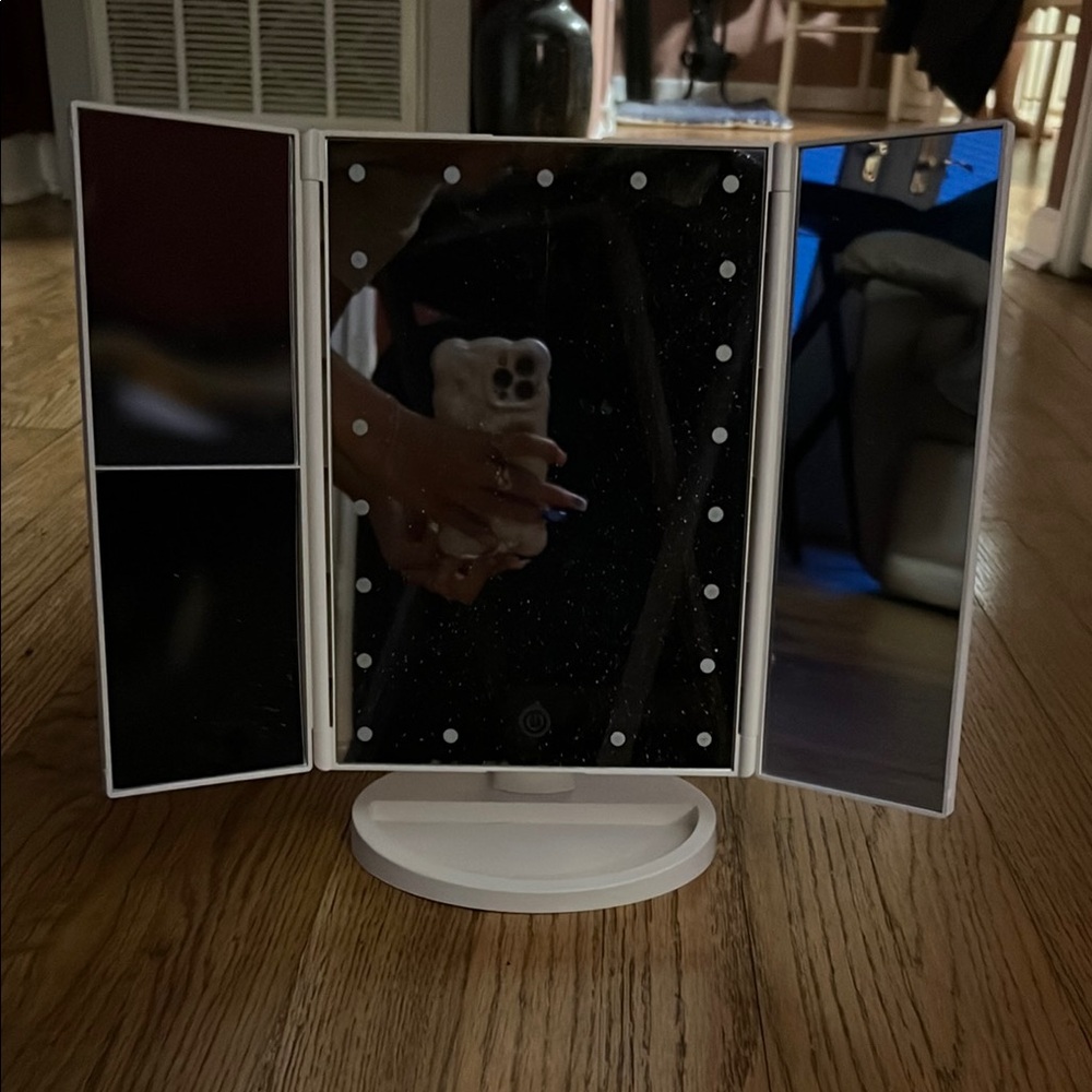 Vanity Mirror - Picture 3 of 5